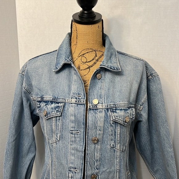 GAP DENIM JEAN JACKET DISTRESSED. WOMENS SIZE SMALL - Picture 4 of 17
